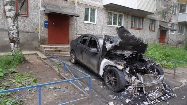 Житель Вологды сжёг внедорожник за 4 млн рублей после того, как его обрызгали на дороге