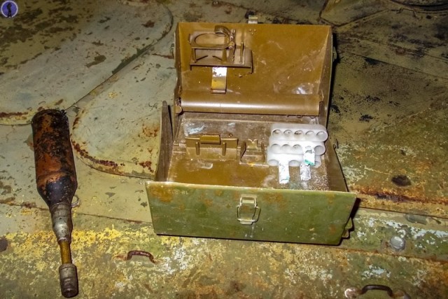 Заброшенные в лесу БТР-ы связистов с дорогими платами внутри