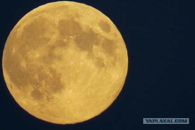 А Вам не кажется что луна какая-то большая?