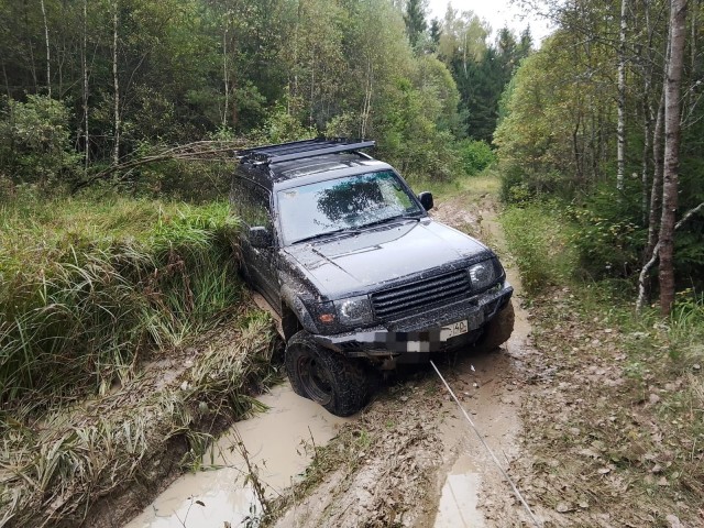 Новый Pajero выходит на рынок Японии по цене от 6 193 000 иен (около 3,2 млн рублей).