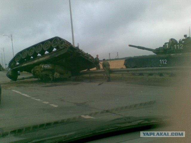 В Омске перевернулся танк.