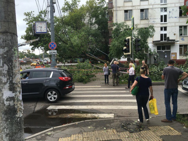 Сильная гроза в Москве и ее последствия