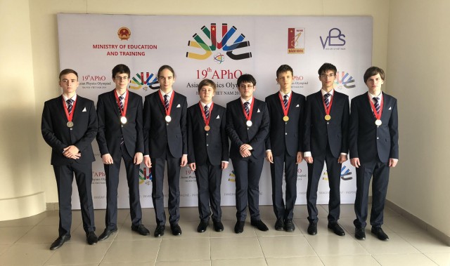 Российские школьники завоевали шесть золотых медалей на Азиатской олимпиаде по физике.
