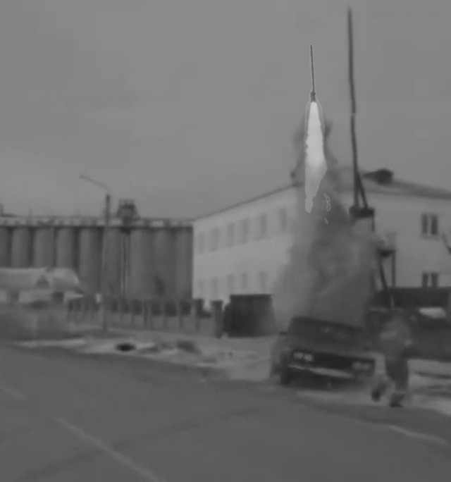Дерзкий гонщик на «шестерке», в ходе погони, положил на бок полицейскую машину в Красноярском крае