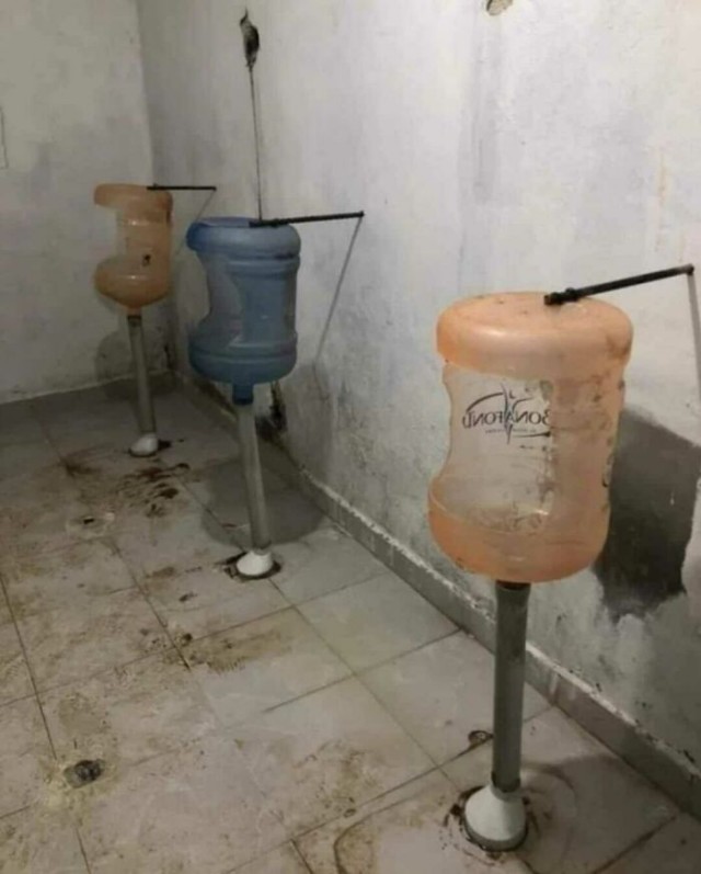 Толпа туалетов, где перехочешь срать