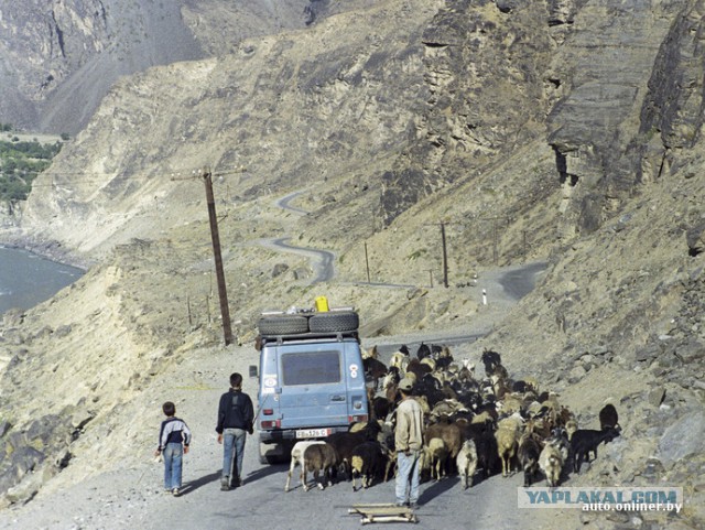 Немец проехал на Gelandewagen весь мир.