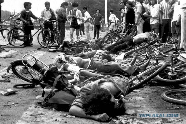 Расстрел демонстрантов на площади Тяньаньмэнь 25 лет назад