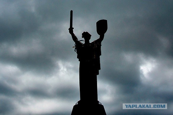Рядом с киевской Родиной-матерью поставят монумент «Агрессия России»
