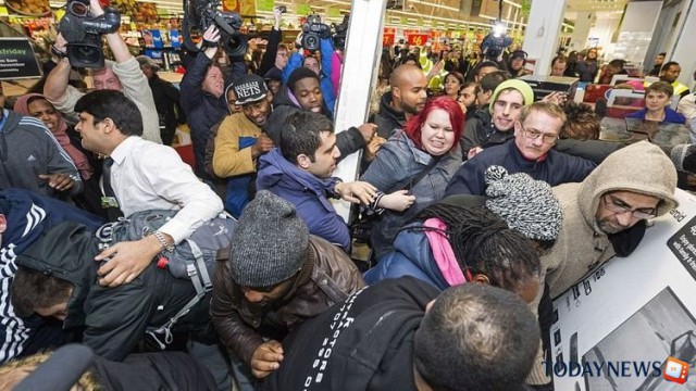 Голодные игры: толпа атаковала пустой MediaMarkt