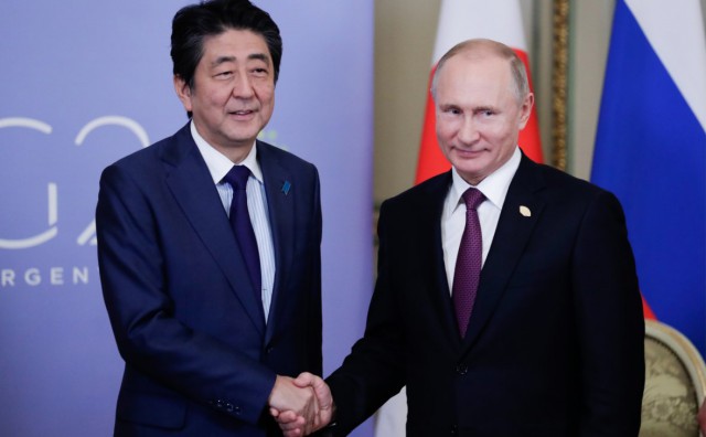 Абэ заявил о «решающем моменте» в диалоге с Россией по мирному договору