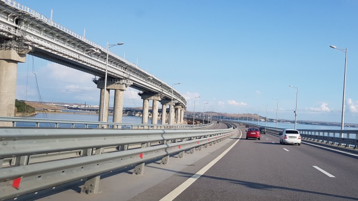 Первый железнодорожный состав прошёл по Крымскому мосту