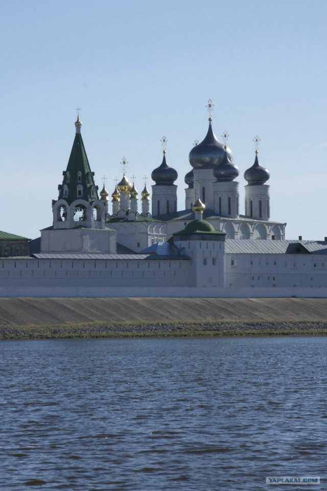 На катере в пос.Макарьево или Топограв, бе-бе-бе)