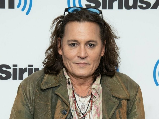 Джонни Депп без бороды и макияжа