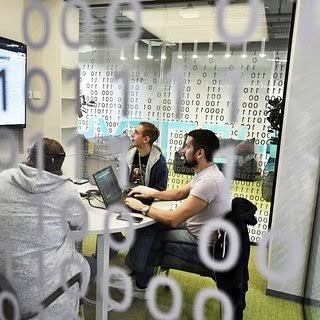 Сбербанк массово сокращает ИТ-шников и заменяет их искусственным интеллектом