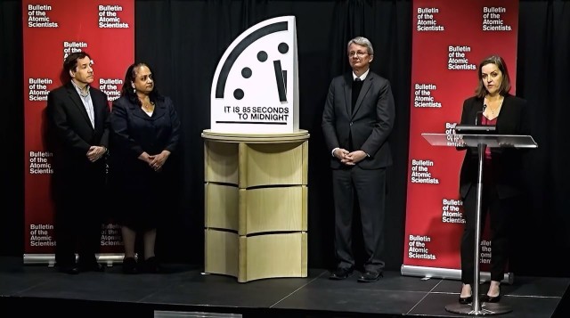 Стрелки «часов Судного дня» показывают 85 секунд до ядерной полуночи