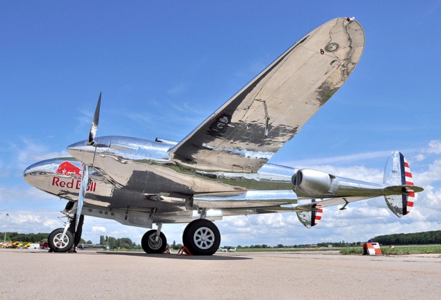 Многоцелевой истребитель P-38 «Lightning»