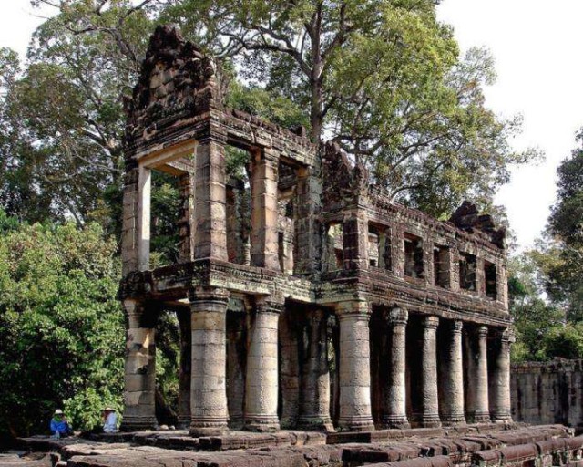 Развалины старого храма