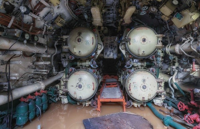 Захватывающие снимки показывают тесноту внутри советской подводной лодки времен Холодной войны