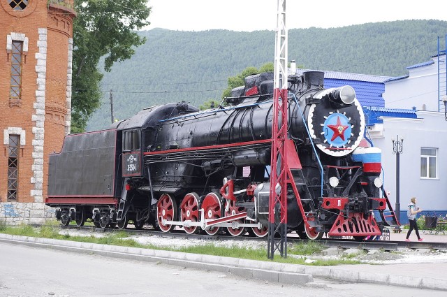 Памятник паровозу