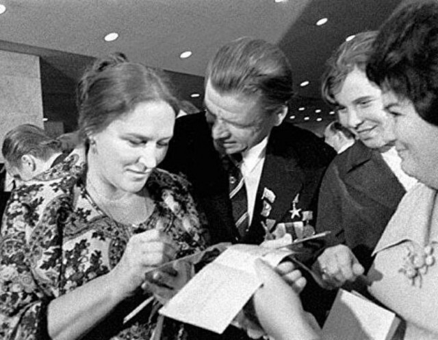 Интересные снимки известных людей 10.03.25