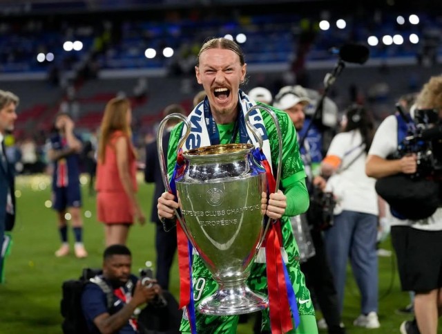 Вратарь ФК «ПСЖ» Матвей Сафонов полностью погасил весь долг по алиментам перед бывшей женой – всего 66 млн. рублей