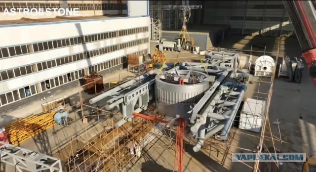 Китайская компания строит мини-Старшип и башню для ловли.