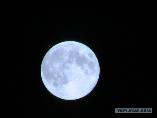 А Вам не кажется что луна какая-то большая?