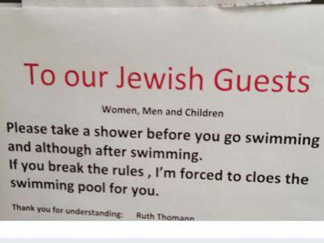 В Швейцарии евреям запретили купаться в бассейне, не приняв душ