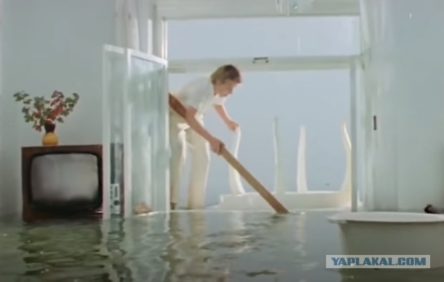 Грустные новости: окно, которое защищало хозяев дома от потопа в Сочи, не выдержало