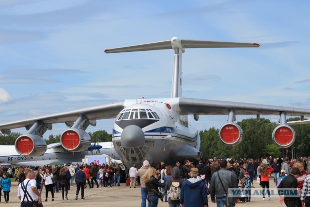 Самолет АН124 "Волга-Днепр" Антонов в Лондоне. Посадка. Взлет
