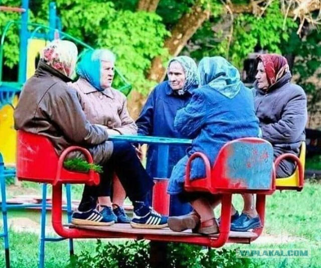 У меня деньги крутятся, челядь