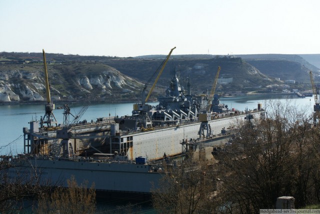 Пожар на ракетном крейсере "Москва"