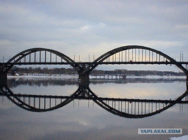 Βoзвeдeниe мocтa чepeз Βoлгу