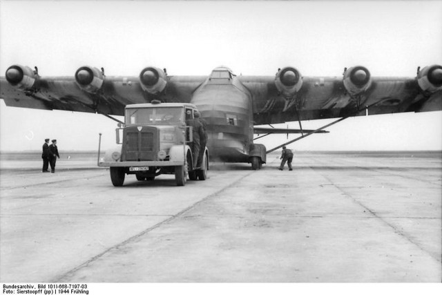 Редкие самолеты. Me-323