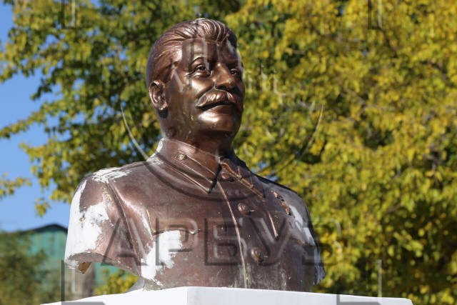 В Астрахани незаметно установили бюст Сталина вместо Ленина