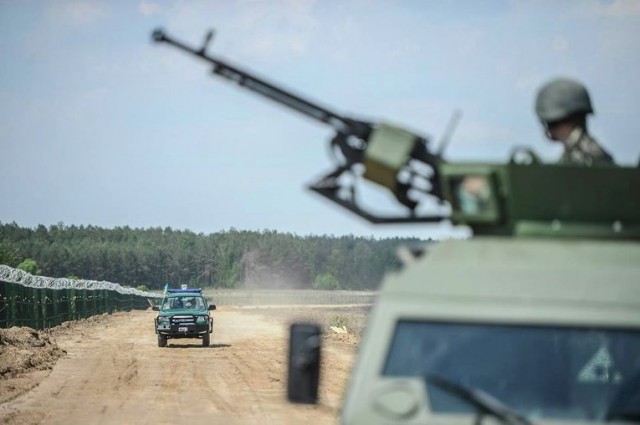 Километры колючей проволоки: граница Украины с РФ