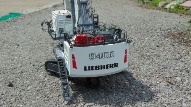 LIEBHERR R9400 Радиоуправляемая дилерская модель экскаватора в 50 масштабе