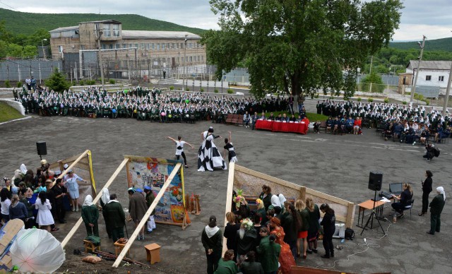 Мода строгого режима: в женской колонии Приморья провели показ мод