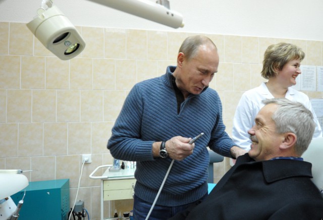 Стоишь такой в пробке и...