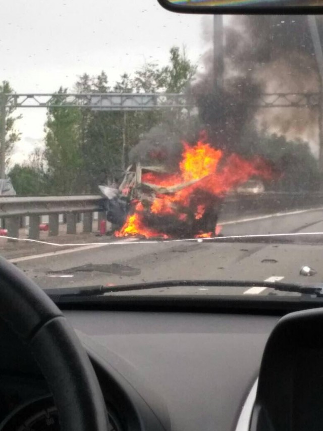 В машине на Пулковском шоссе люди сгорели заживо