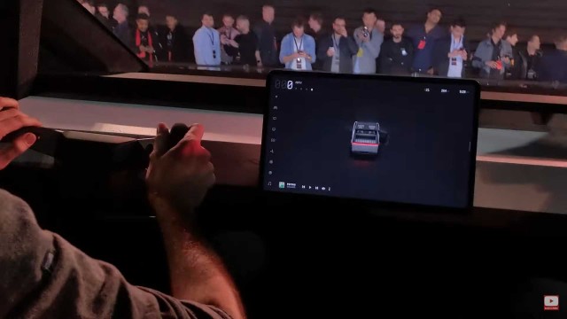 Cybertruck уже на улицах LA