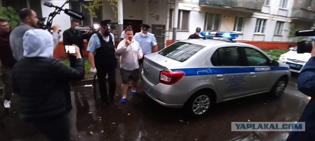В Измайловском парке неизвестные начали издеваться над женщиной и распылили ей в лицо перцовый баллончик
