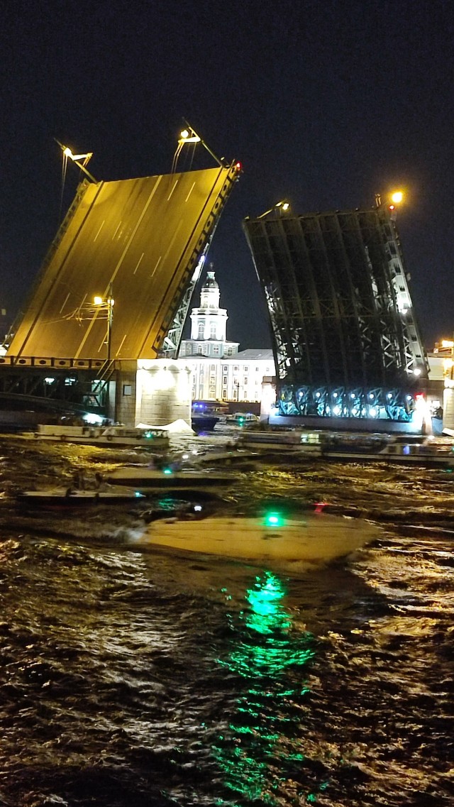 Пройтись по центру