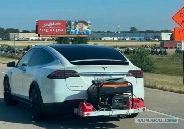 Анекдот дня: электрический концепт Jaguar заряжают от бензинового генератора