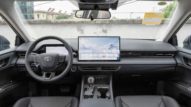 Обновлённая Toyota Camry вышла в предзаказ в Китае по цене Lada Vesta (*с учетом скидок)