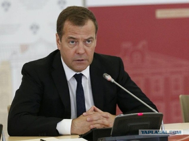 Медведев посоветовал «Роскосмосу» «меньше говорить и больше делать»