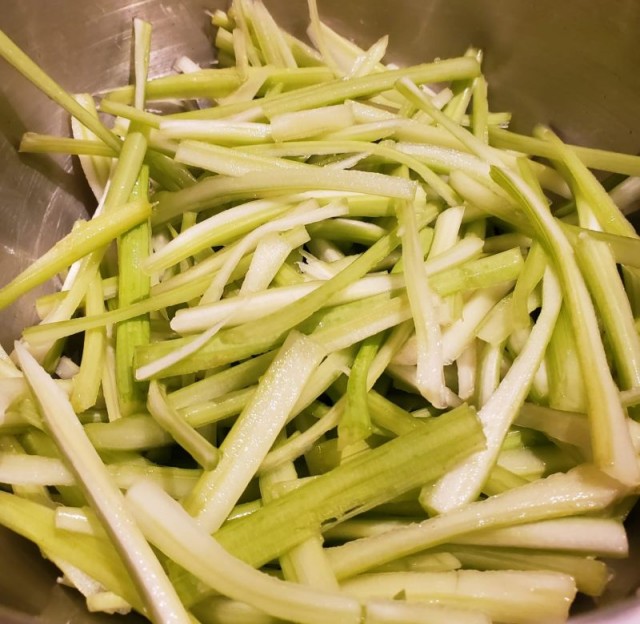 Цыпа Сельдереевна. Курица,лук,сельдерей.