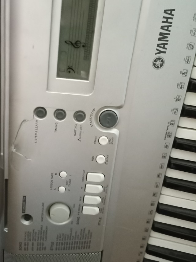 Уронили шкаф на синтезатор