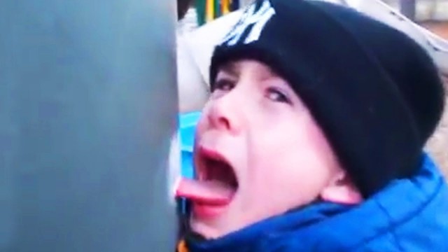 Пассажиры «Укрзализницы» замерзают в ледяных поездах