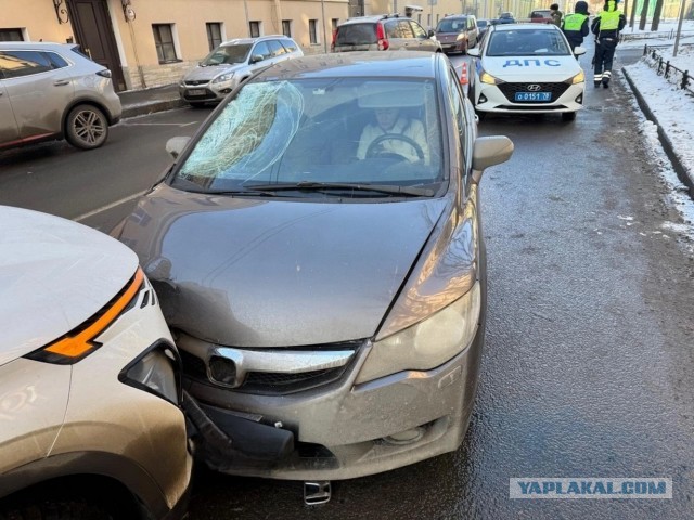 Пенсионерку подбросило в воздух авто на пешеходном переходе по улице Красного Курсанта.